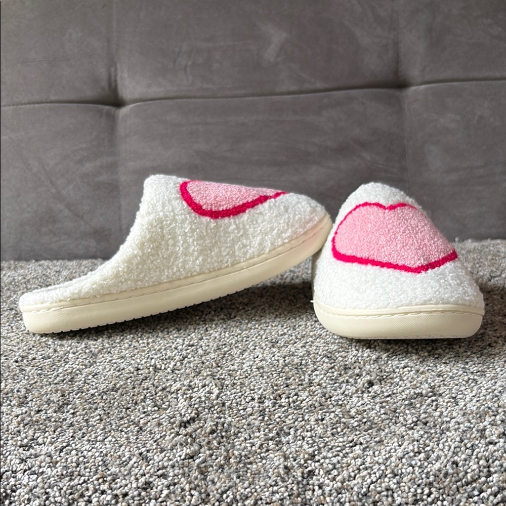 Plush Pink/Red heart slippie, Cozy - Picture 4 of 7